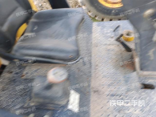 儀表盤全景（壓路機駕駛室）