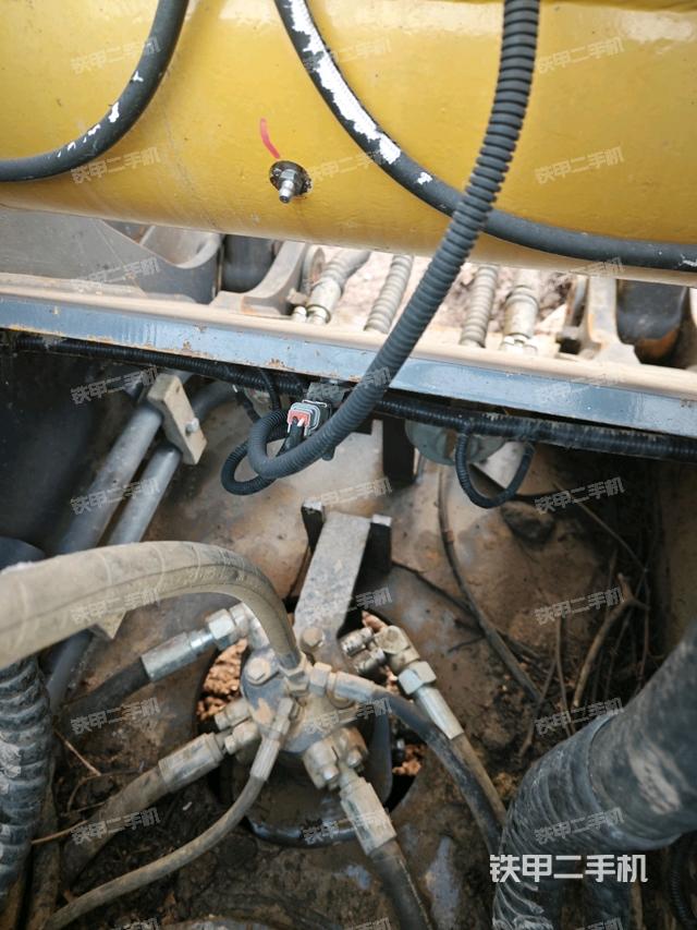 中央回轉(zhuǎn)接頭特寫（上車部件）