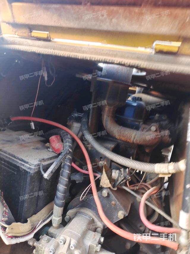 發(fā)動機艙全景（壓路機發(fā)動機艙）