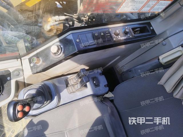 座椅右側(cè)控制臺/鑰匙門/油門/含右手柄（駕駛室部分）