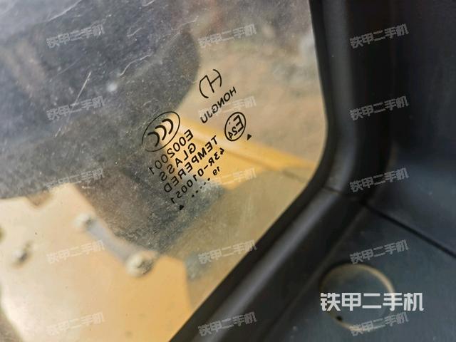 后窗玻璃角標(駕駛室部分) 后窗玻璃角標(駕駛室部分)