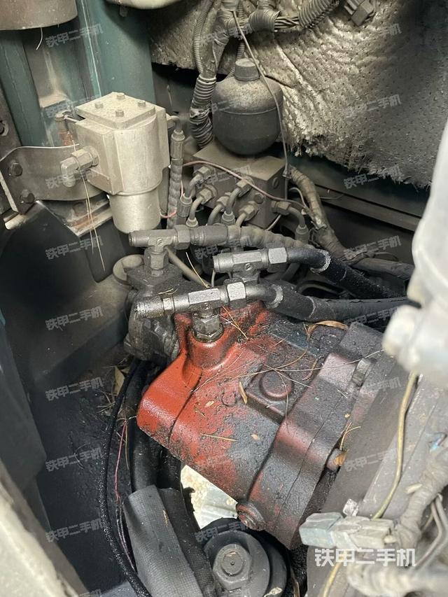 液壓泵艙室正面整體（整機(jī)外觀）