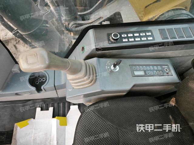 座椅右側(cè)控制臺/鑰匙門/油門/含右手柄（駕駛室部分）