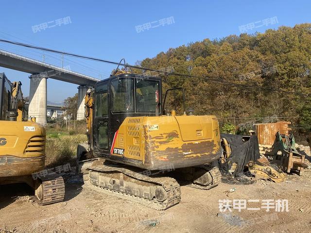 駕駛室頂部(整機外觀) 駕駛室頂部(整機外觀)