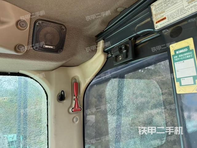 座椅右側(cè)控制臺(tái)/鑰匙門/油門/含右手柄(駕駛室部分) 座椅右側(cè)控制臺(tái)/鑰匙門/油門/含右手柄(駕駛室部分)