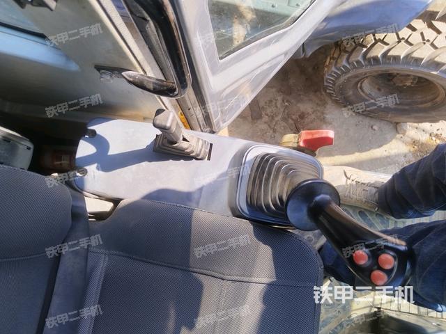 座椅左側(cè)控制臺/音響/含左手柄（駕駛室部分）