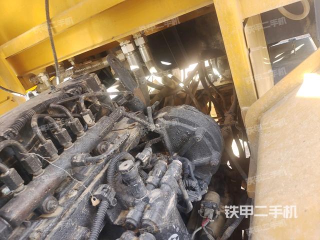 柴油泵全景（壓路機發(fā)動機艙）