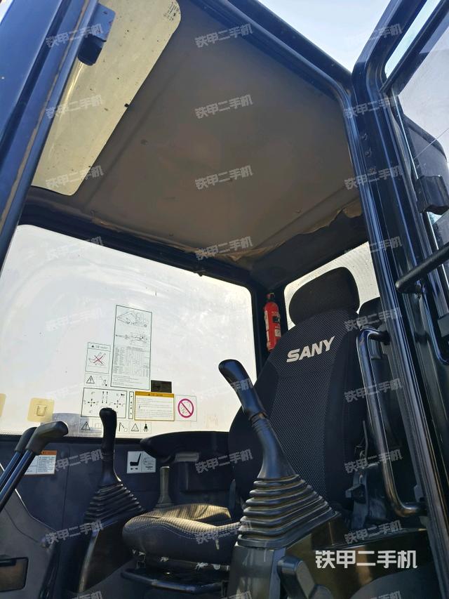 座椅左側(cè)控制臺/音響/含左手柄（駕駛室部分）