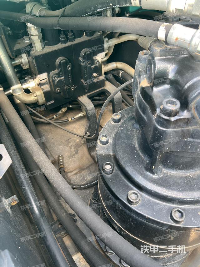 回轉(zhuǎn)馬達和主控閥（整機外觀）