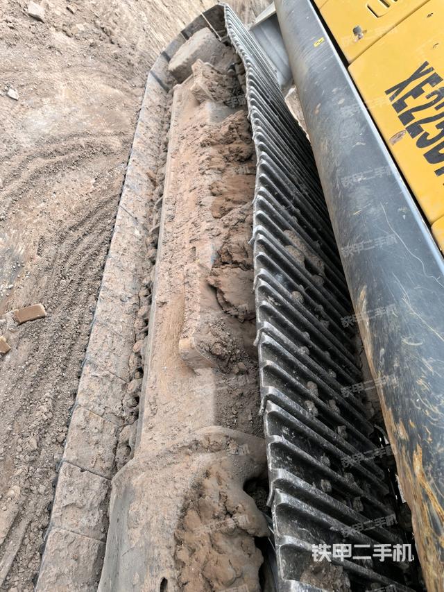 右側行走馬達蓋板（行走機構）