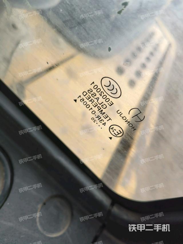 后窗玻璃角標（駕駛室部分）