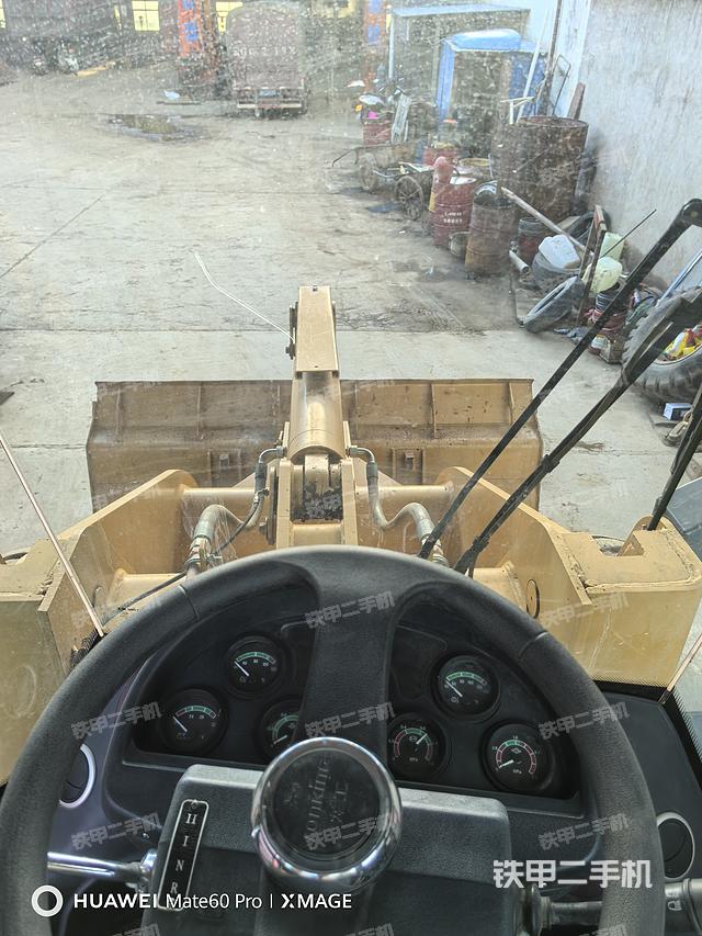 駕駛室工作臺(tái)(整機(jī)外觀及大件) 駕駛室工作臺(tái)(整機(jī)外觀及大件)