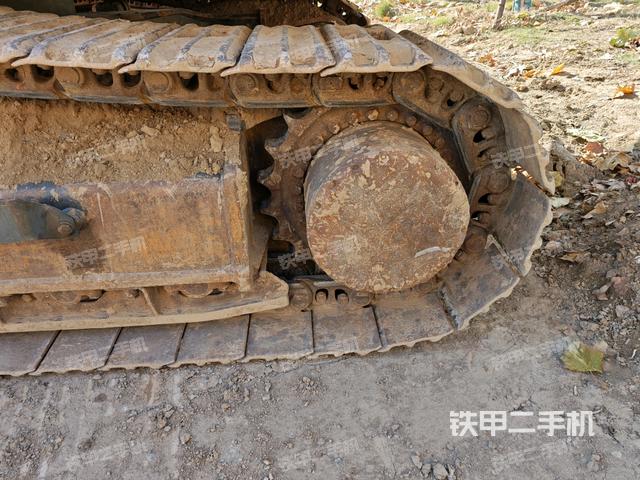 右驅(qū)動輪（行走機構(gòu)）