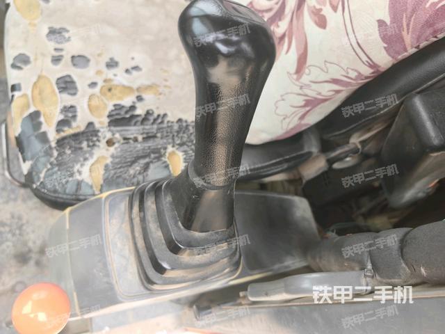 座椅右側(cè)控制臺(tái)/鑰匙門/油門/含右手柄(駕駛室部分) 座椅右側(cè)控制臺(tái)/鑰匙門/油門/含右手柄(駕駛室部分)