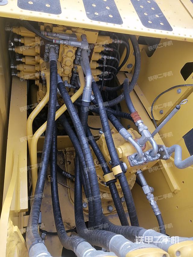 回轉(zhuǎn)馬達和主控閥（整機外觀）