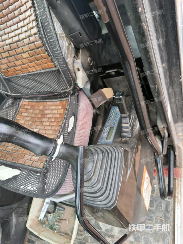 座椅左側(cè)控制臺/音響/含左手柄（駕駛室部分）