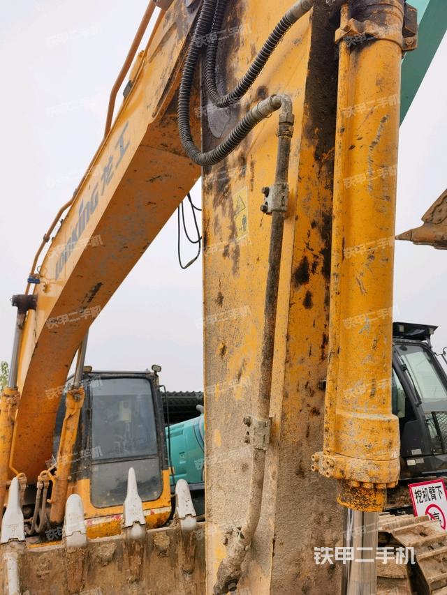 大臂油缸整體?豎拍(工作和回轉(zhuǎn)裝置) 大臂油缸整體?豎拍(工作和回轉(zhuǎn)裝置)