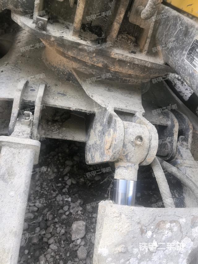 轉(zhuǎn)盤和下車架正前（工作和回轉(zhuǎn)裝置）