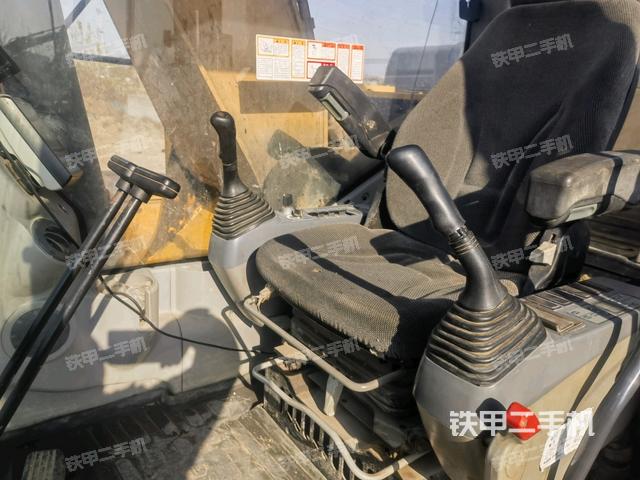 駕駛室整體(整機外觀) 駕駛室整體(整機外觀)