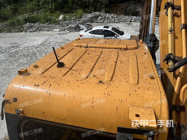 駕駛室頂部(整機外觀) 駕駛室頂部(整機外觀)