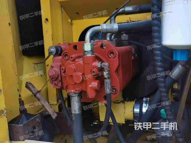 液壓泵艙室正面整體（整機(jī)外觀）