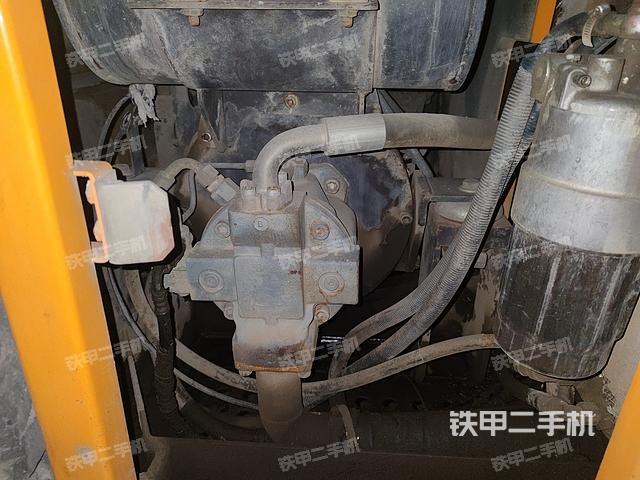 液壓泵艙室正面整體（整機(jī)外觀）