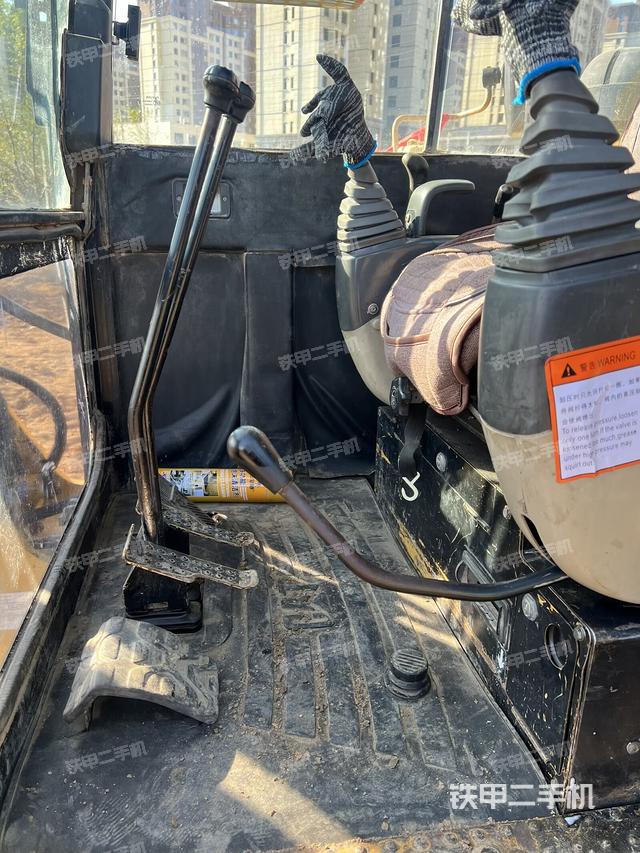 駕駛室整體（整機(jī)外觀）