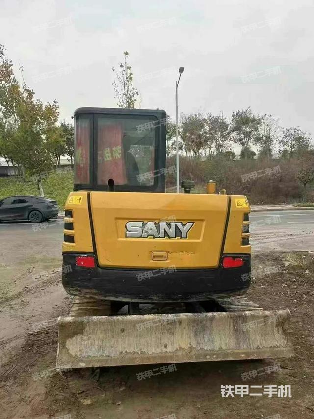 駕駛室頂部（整機外觀）