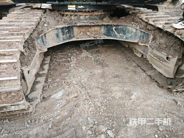 轉(zhuǎn)盤和下車架正前（工作和回轉(zhuǎn)裝置）