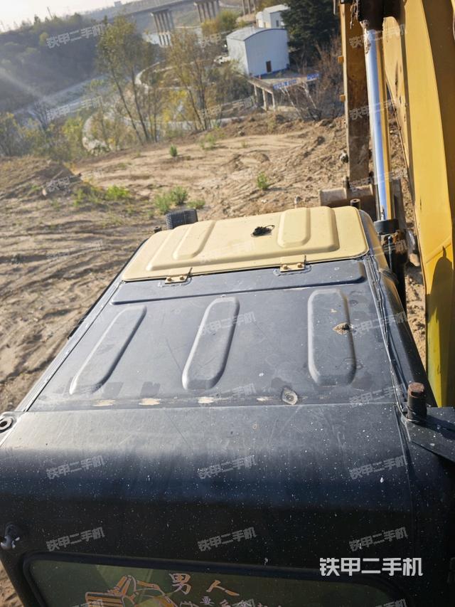 駕駛室頂部（整機外觀）