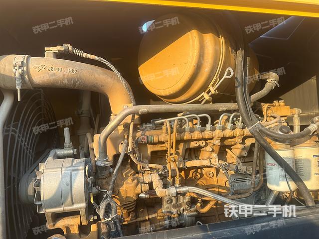 發(fā)動機右側(cè)（整機外觀及大件）