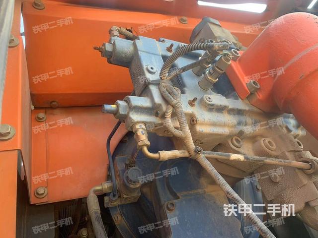 液壓泵艙室正面整體（整機(jī)外觀）