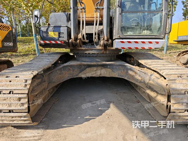 轉(zhuǎn)盤和下車架正前（工作和回轉(zhuǎn)裝置）