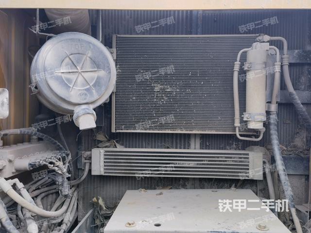 散熱器正面(大件艙室) 散熱器正面(大件艙室)