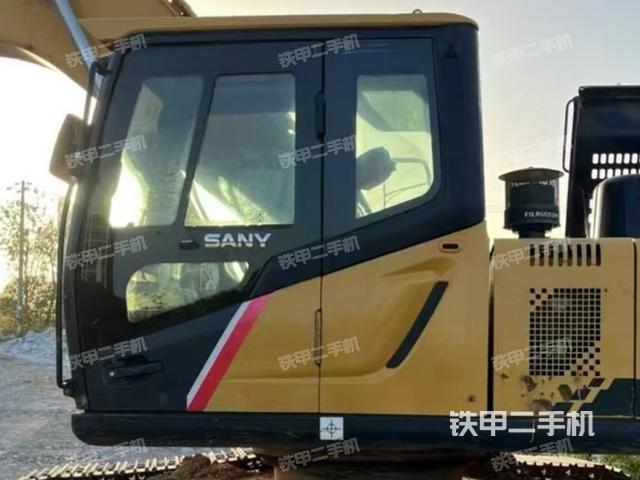 駕駛室整體(整機外觀) 駕駛室整體(整機外觀)