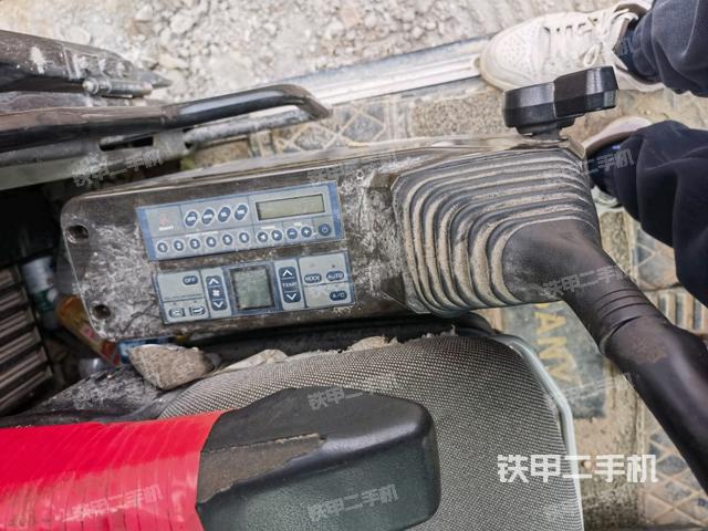 座椅左側(cè)控制臺/音響/含左手柄(駕駛室部分) 座椅左側(cè)控制臺/音響/含左手柄(駕駛室部分)