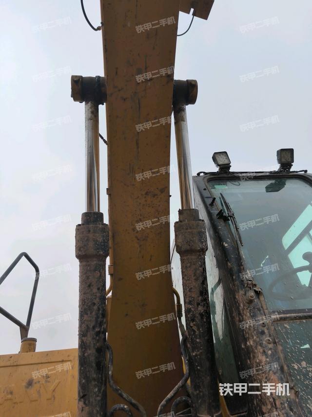 大臂油缸整體?豎拍（工作和回轉(zhuǎn)裝置）