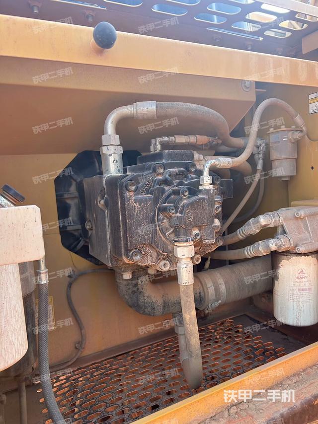 液壓泵斜45?左（大件艙室）