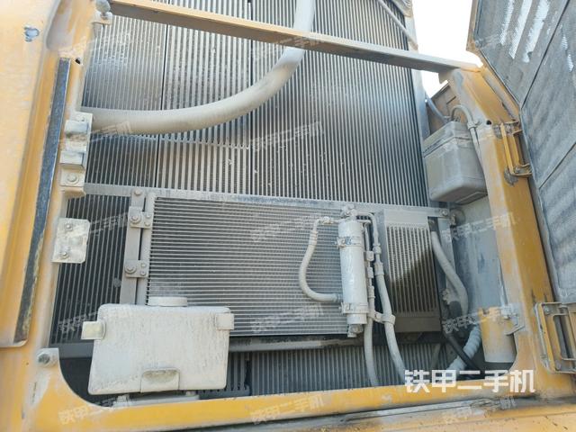 散熱器正面(大件艙室) 散熱器正面(大件艙室)