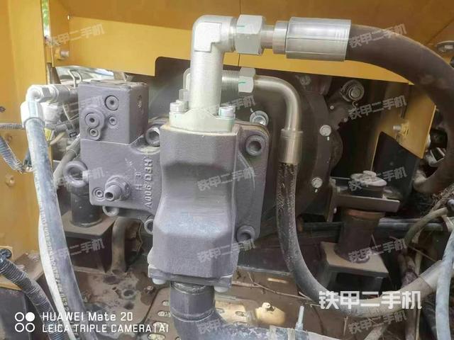液壓泵艙室正面整體(整機(jī)外觀) 液壓泵艙室正面整體(整機(jī)外觀)