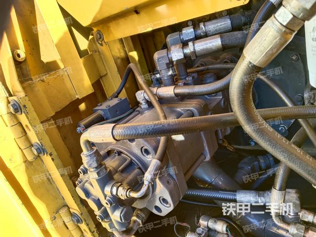 液壓泵艙室正面整體（整機(jī)外觀）