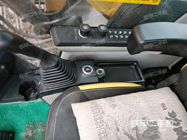 座椅右側(cè)控制臺(tái)/鑰匙門/油門/含右手柄（駕駛室部分）