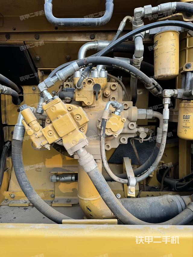 液壓泵艙室正面整體（整機(jī)外觀）