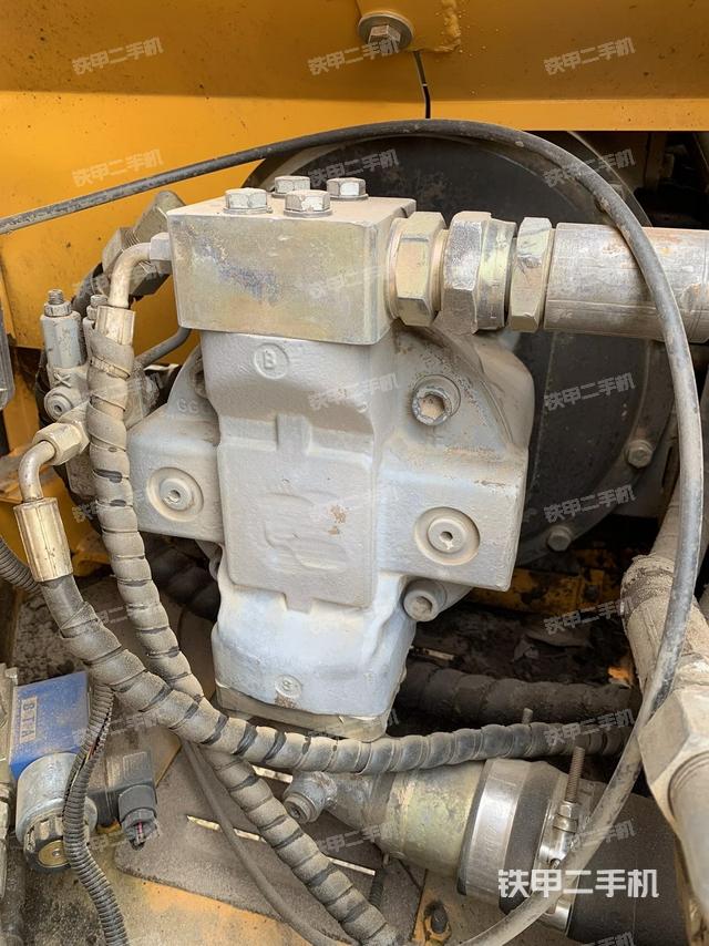 液壓泵艙室正面整體(整機(jī)外觀) 液壓泵艙室正面整體(整機(jī)外觀)