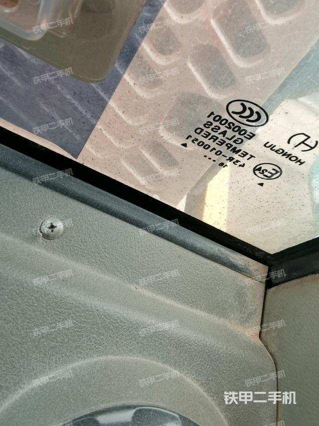 后窗玻璃角標(駕駛室部分) 后窗玻璃角標(駕駛室部分)