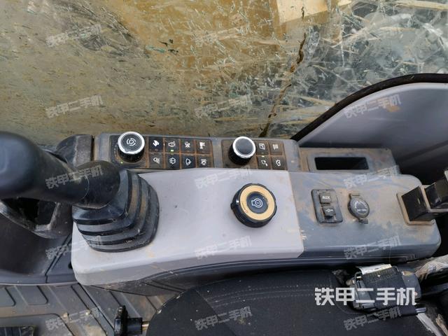 座椅右側(cè)控制臺(tái)/鑰匙門(mén)/油門(mén)/含右手柄（駕駛室部分）