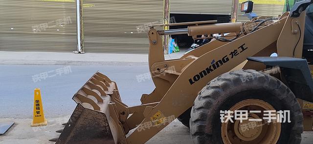 工作裝置整體(整機(jī)外觀及大件) 工作裝置整體(整機(jī)外觀及大件)