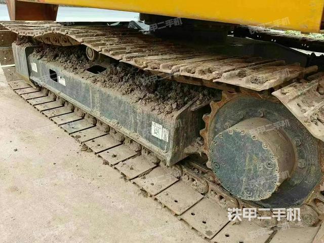 單側(cè)履帶整體(整機(jī)外觀) 單側(cè)履帶整體(整機(jī)外觀)