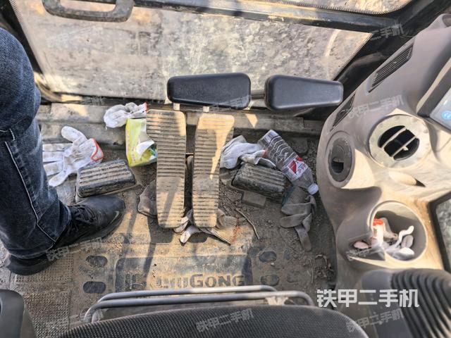 駕駛室整體（整機(jī)外觀）