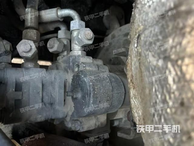 液壓泵艙室正面整體（整機外觀）